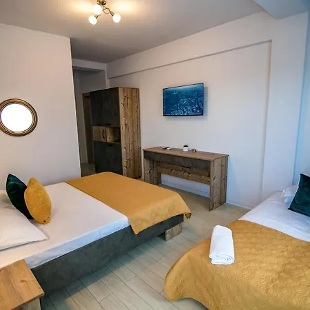 Guest house Casa Adiman 4*